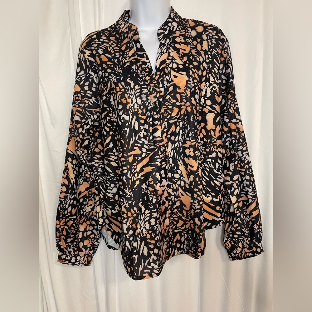 *SALE* NWOT Women’s size M v-neck blouse - Picture 2 of 12